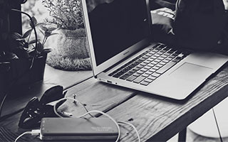 18年前的今天，诺伊尔在对阵波尔图的比赛中一举成名